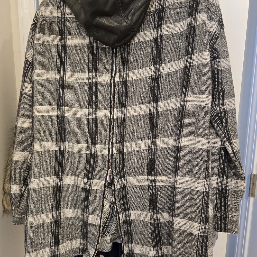 Shacket - Picture 2 of 2